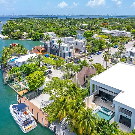 Villa Waterfront Miami 6 Bedrooms Sleeps 14 People